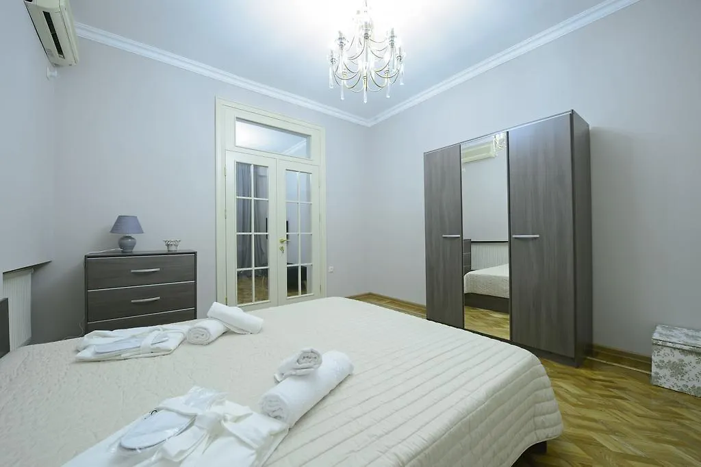 Royal Seaside Apartment Батуми