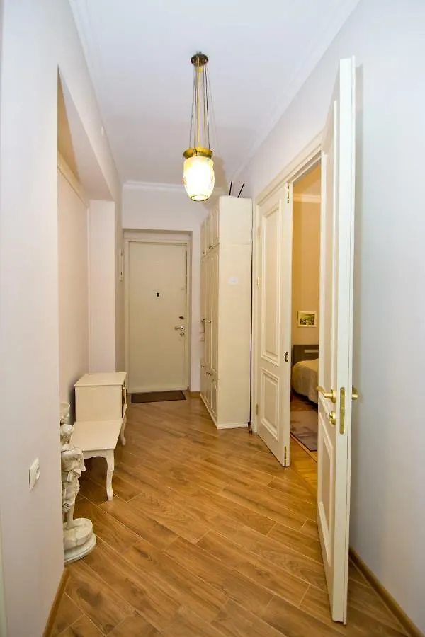 Royal Seaside Apartment Батуми
