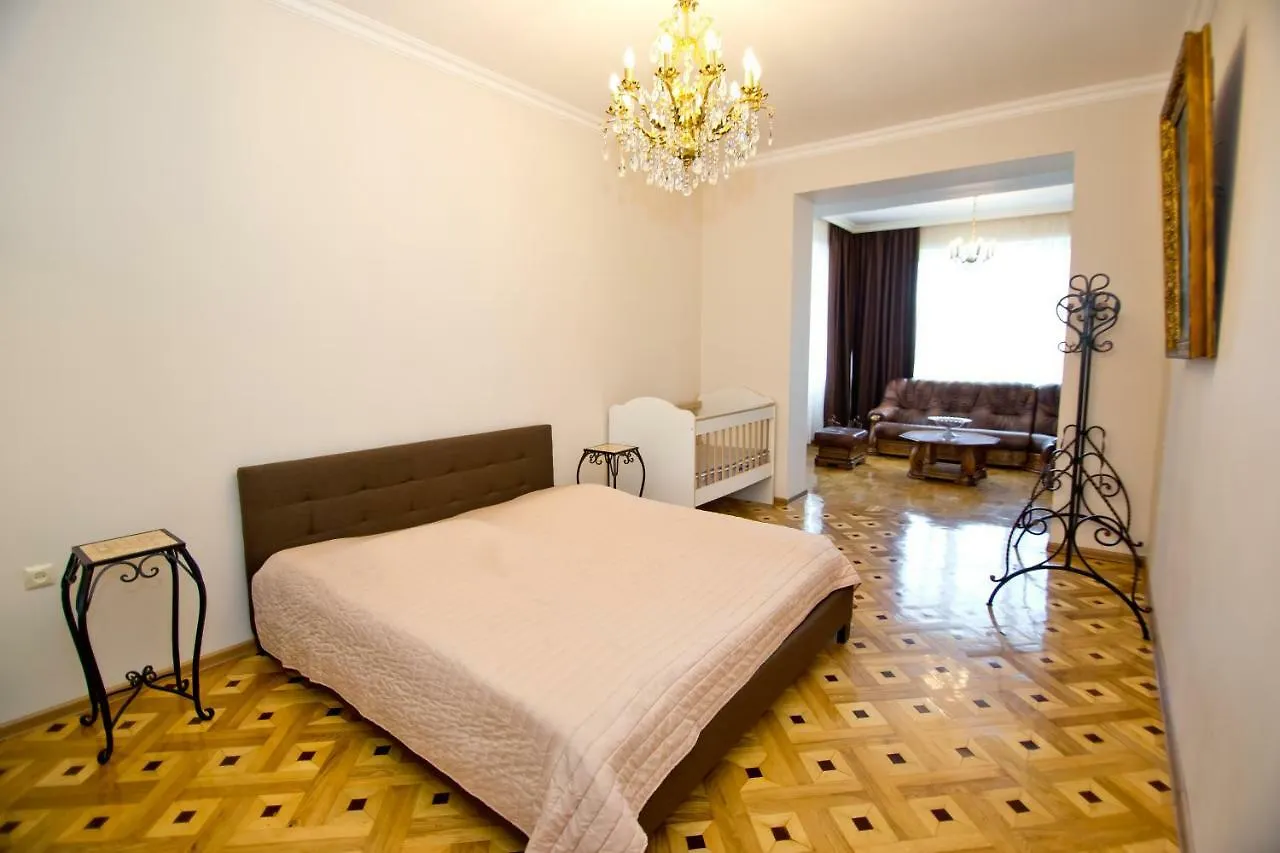 Royal Seaside Apartment Батуми